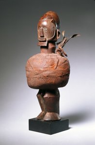 Figura espiritual Nkisi (madera, arcilla, textil y plumas)